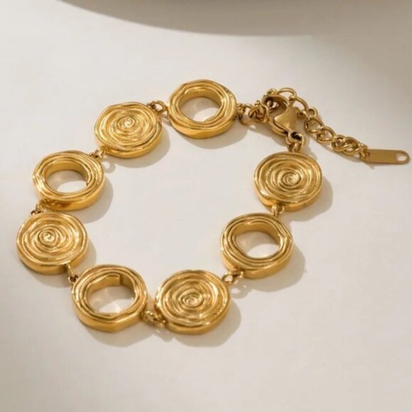 Old Money Style Gold Tone Statement Layering Bracelet 7 to 9 Inch New - Picture 2 of 4